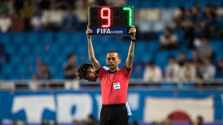 Wasit dan Papan Elektronik Copyright: © Getty Images