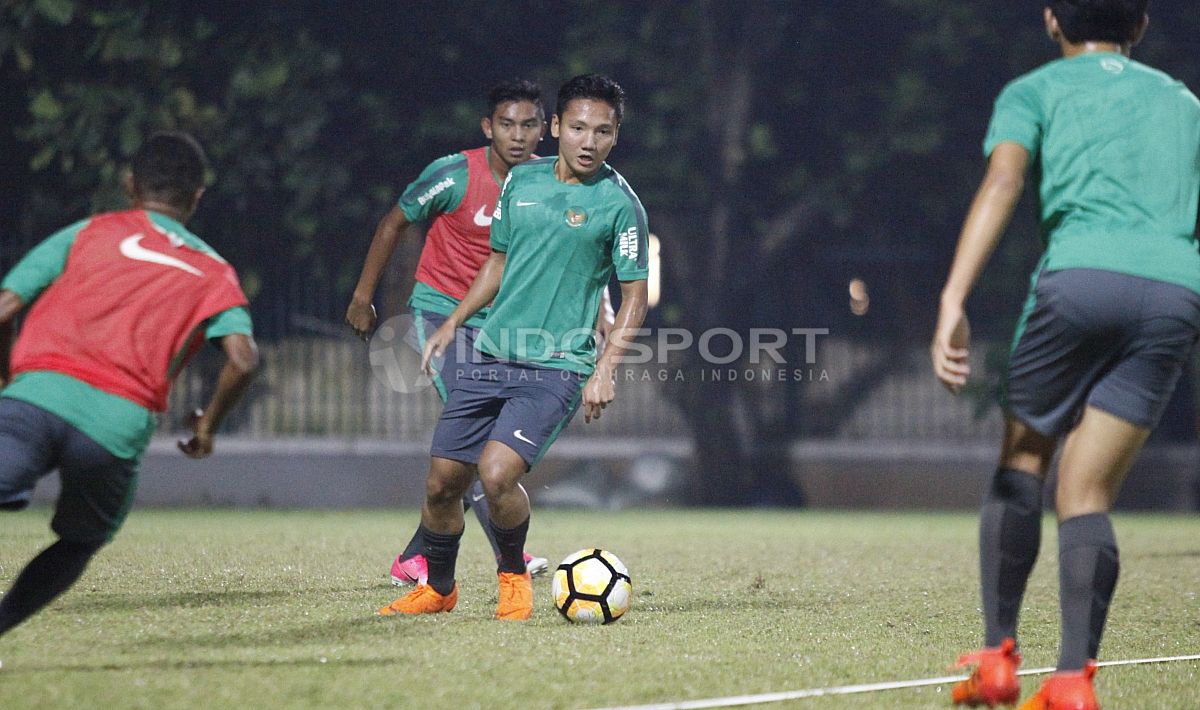 Latihan Timnas Indonesia U-19. Copyright: © Herry Ibrahim/INDOSPORT