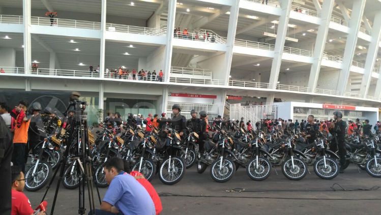 Suasana GBK jelang Bhayangkara FC vs Persija Copyright: © Petrus Manus Da'Yerimon/INDOSPORT