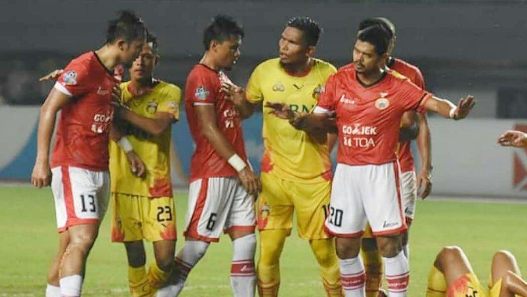 Bhayangkara FC vs Persija Jakarta. Copyright: © kabartimnas.id