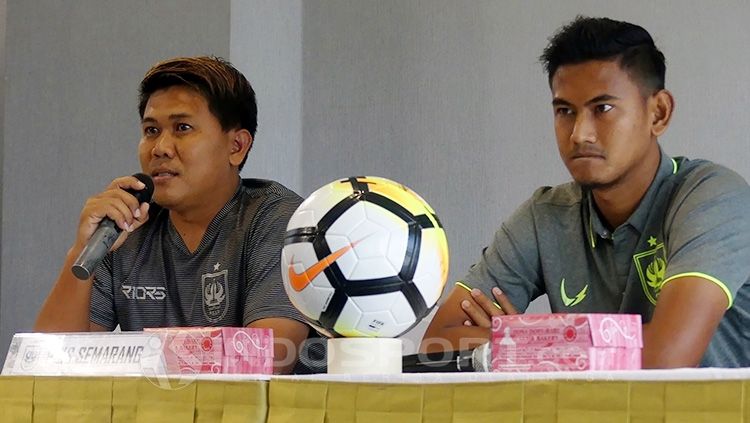 Asisten Pelatih, Dwi Setiawan dan Haudi Abdillah dalam jumpa pers. Copyright: © Reno Firhad Rinaldi/INDOSPORT