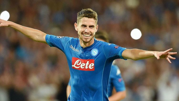 Manchster City dikabarkan selangkah lagi akan mendapatkan gelandang Napoli, Jorginho. Copyright: © calciomercato.com