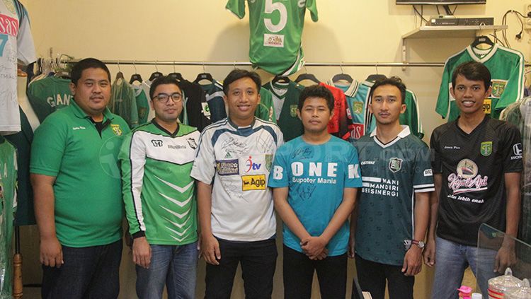 Kiri ke kanan, M Naova;, Moh. Syarifuddin, Yudha Mustopo, Izhar Lutfi, Hida Wahyu dan Ardianmas Suhendra. Pengurus SJC.. Copyright: © Fitra Herdian/INDOSPORT