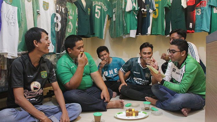 Rapat yang cair membahas program SJC. Copyright: © Fitra Herdian/INDOSPORT
