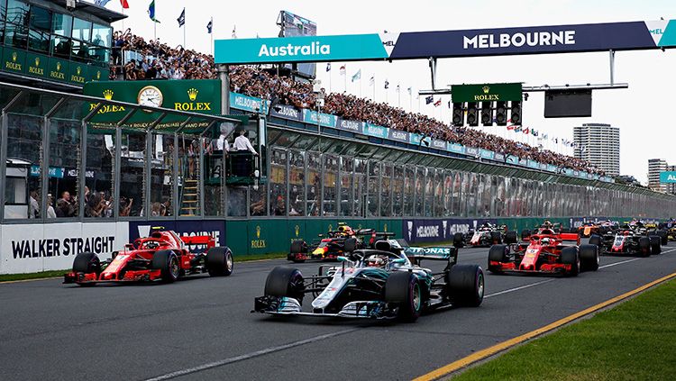 Mercedes dan Ferrari menjadi pemimpin balapan di GP Australia. Copyright: © INDOSPORT