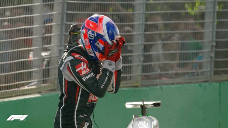 Romain Grosjean keluar lintasan balap. Copyright: © INDOSPORT
