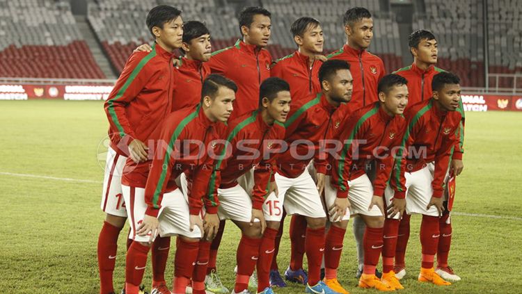 Foto tim Indonesia U-19 sebelum memulai laga. Copyright: © Abdurrahman Ranala/INDOSPORT