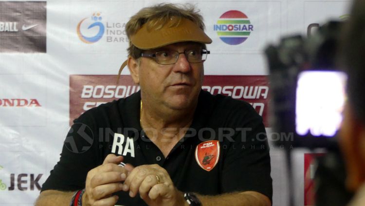 Pelatih PSM Makassar, Robert Rene Alberts. Copyright: © Reno Firhad Rinaldi/INDOSPORT