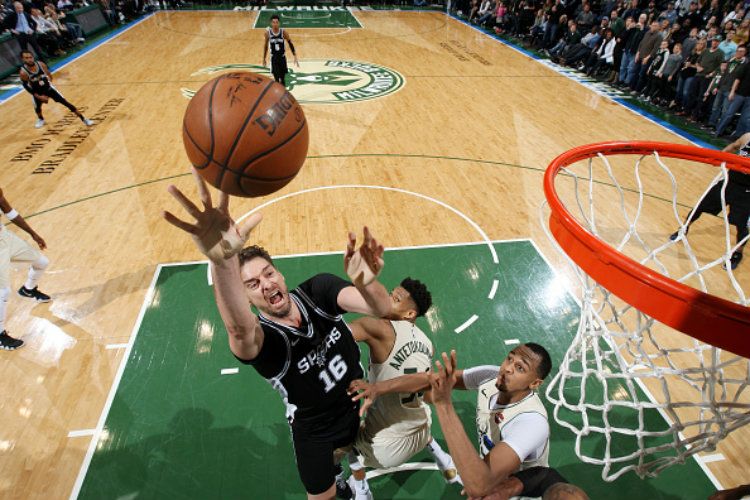 San Antonio Spurs vs Milwaukee Bucks. Copyright: © Getty Images