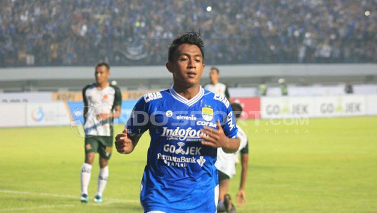 Winger Persib Bandung Febri Hariyadi. Copyright: © INDOSPORT/Arief Rahman