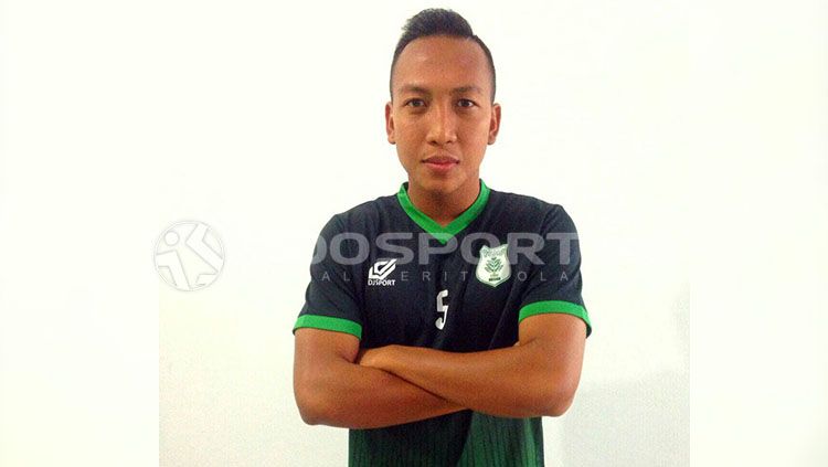 Rizky Ardiansyah pemain baru Sriwijaya FC. Copyright: © INDOSPORT/Muhammad Effendi