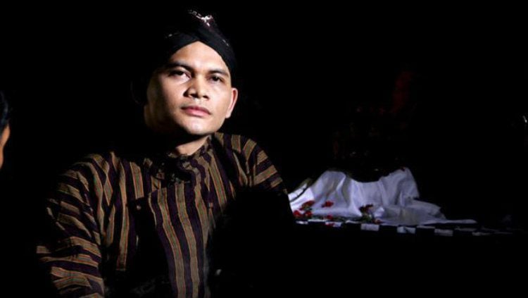 Mbah Mijan, paranormal Indonesia yang memberikan tanggapannya terkait video dari pebulutangkis Tanah Air, Jonatan Christie. Copyright: © kapanlagi.com