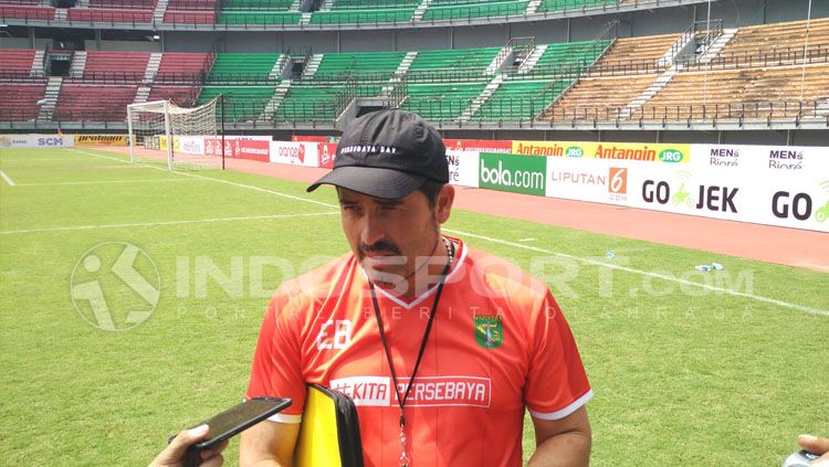 Asisten Pelatih Persebaya Surabaya, Esteban Busto. Copyright: © Fitra Herdian/INDOSPORT