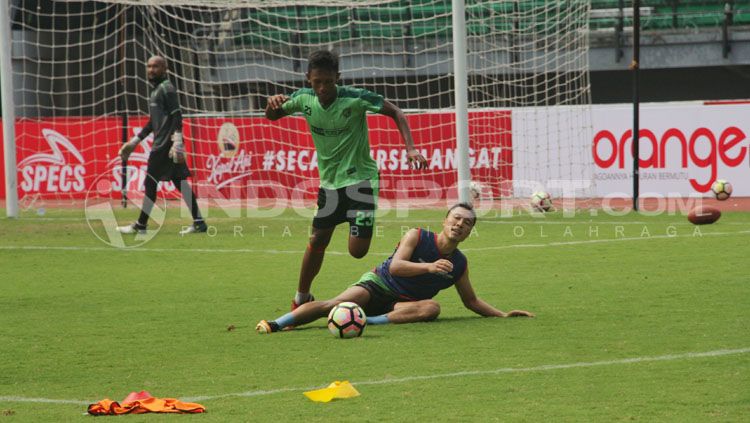 Persebaya Surabaya saat sedang latihan. Copyright: © Fitra Herdian/INDOSPORT