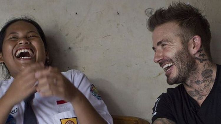 Sripun bersama David Beckham Copyright: © UNICEF/Siegfried Modola