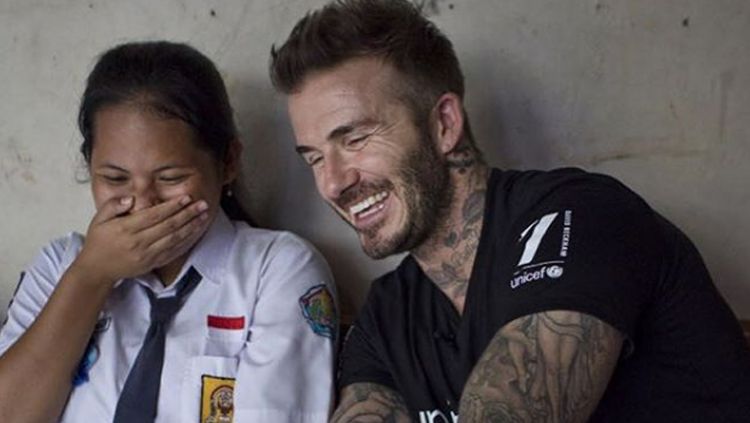 Sripun bersama David Beckham Copyright: © UNICEF/Siegfried Modola