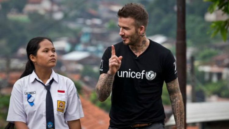 Sripun bersama David Beckham Copyright: © UNICEF/Siegfried Modola