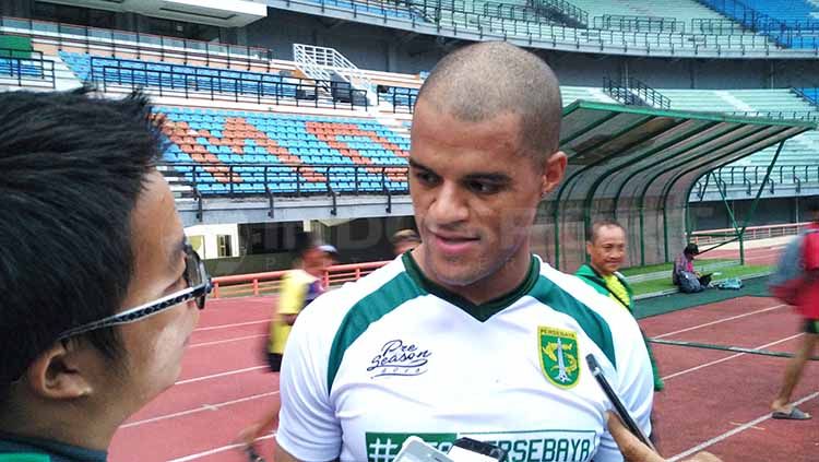 Penyerang anyar Persebaya menjalani latihan Copyright: © Fitra Herdian/INDOSPORT