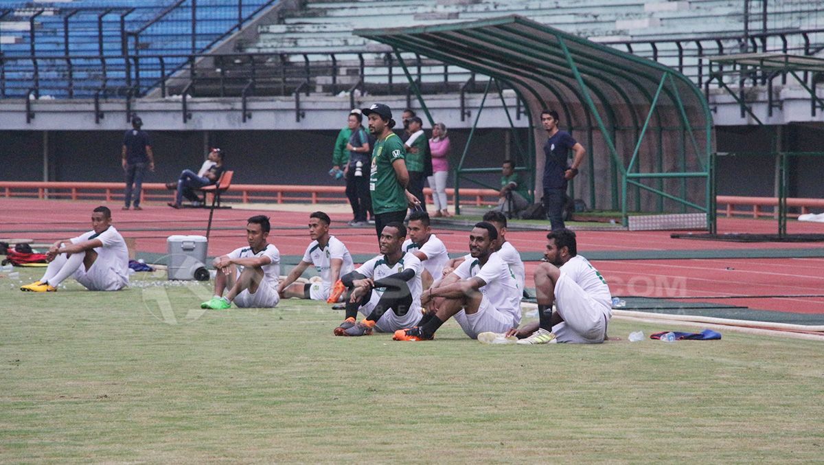 Persebaya Surabaya saat sedang latihan. Copyright: © Fitra Herdian/INDOSPORT.COM