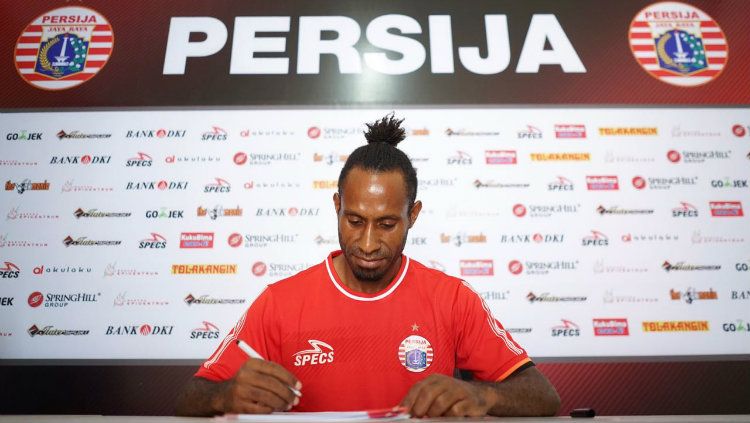 Frengki Kogoya, resmi tanda tangan kontrak selama dua tahun bersama Persija. Copyright: © Media Persija