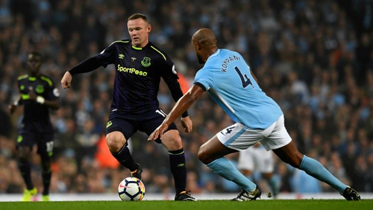 Wayne Rooney (Everton) vs Vincent Kompany (Man City) Copyright: © Getty Images