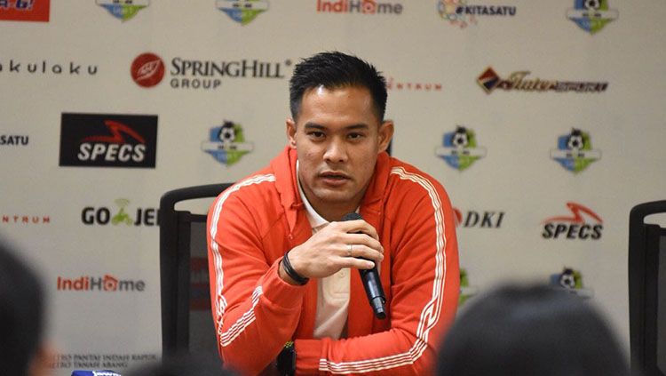 Kiper Persija Jakarta, Andritany saat melakukan konferensi pers. Copyright: © Media Persija