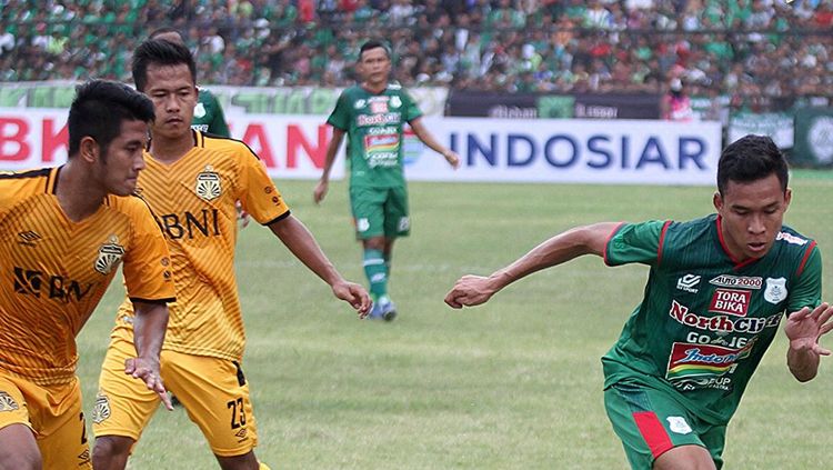 Situasi pertandingan PSMS Medan vs Bhayangkara FC. Copyright: © Twitter@Liga1Match