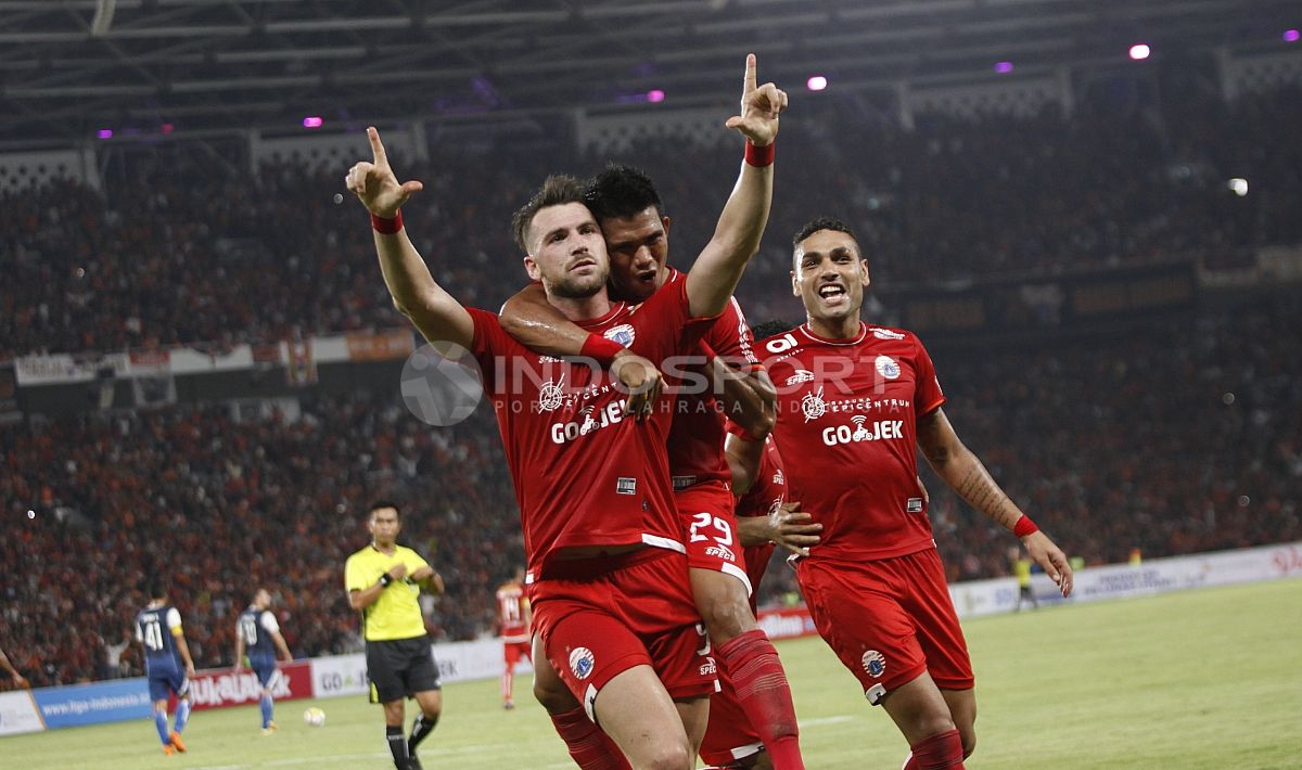 Selebrasi Marko Simic dan rekannya atas gol pertama Persija. Copyright: © Herry Ibrahim/INDOSPORT