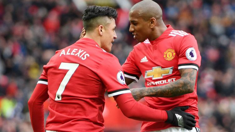 Kabarnya, Manchester United telah menyetujui nominal yang disodorkan Inter Milan untuk menebus kapten tim mereka, yakni Ashley Young (kanan). Copyright: © Getty Images