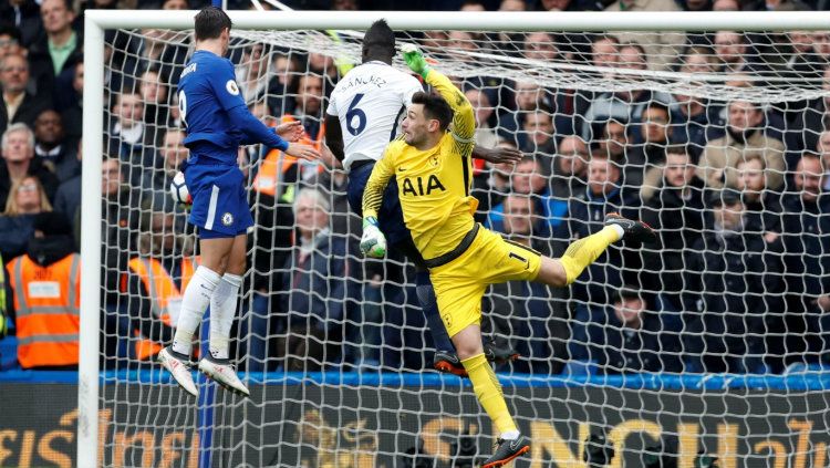 Morata cetak gol pertama bagi Chelsea ke gawang Spurs.. Copyright: © Premier League