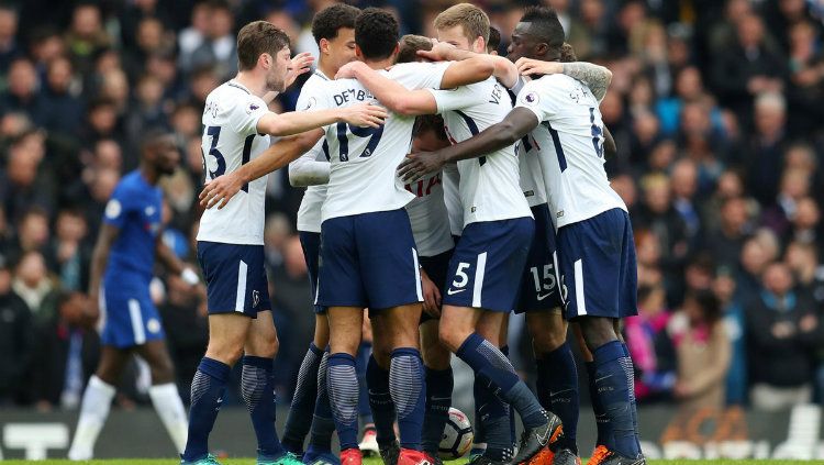 Para pemain Tottenham Hotspur merayakan selebrasi. Copyright: © Getty Images