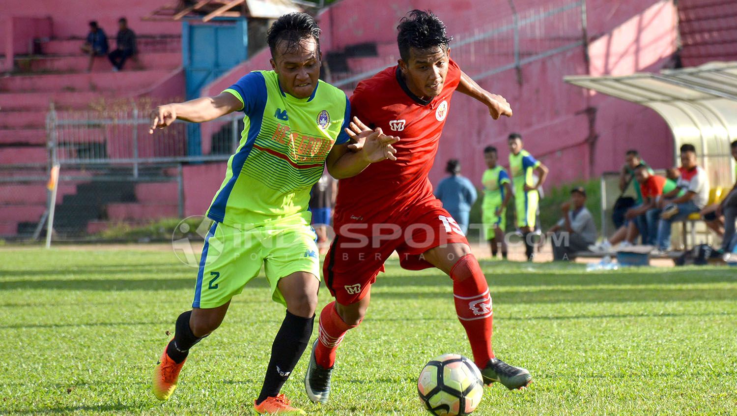 Semen Padang saat menghadapi Gasliko Kabupaten limapuluh kota dalam laga uji coba. Copyright: © Taufik Hidayat/INDOSPORT.COM