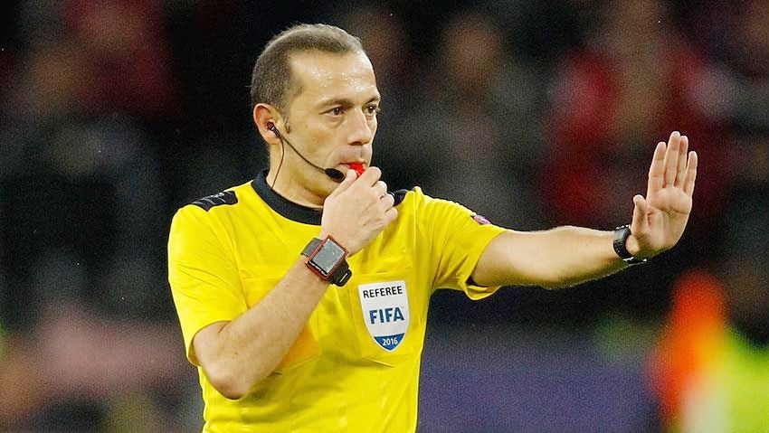 Cuneyt Cakir Copyright: © Getty Images