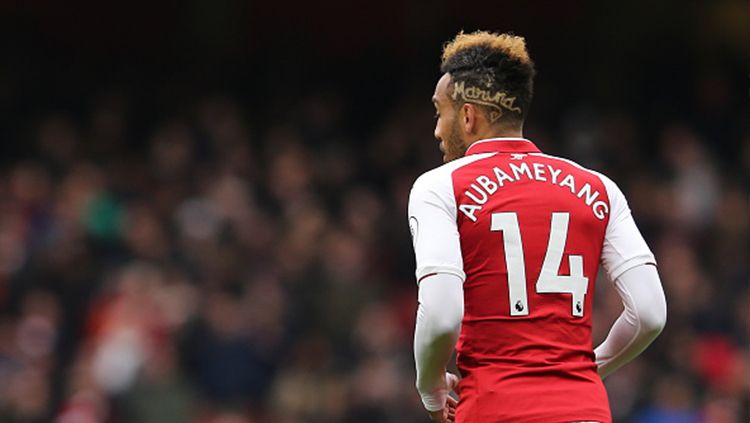 Pierre-Emerick Aubameyang dengan gaya rambut barunya. Copyright: © Getty Images