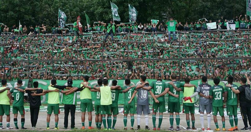 Pelatih PSMS Medan, Djajang Nurdjaman dan bek M. Roby Copyright: Â© Fitra Herdian/INDOSPORT