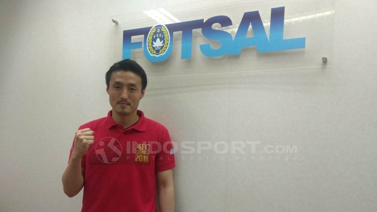 Kensuke Takahashi resmi jadi pelatih Timnas Futsal Indonesia. Copyright: © Zainal Hasan/INDOSPORT