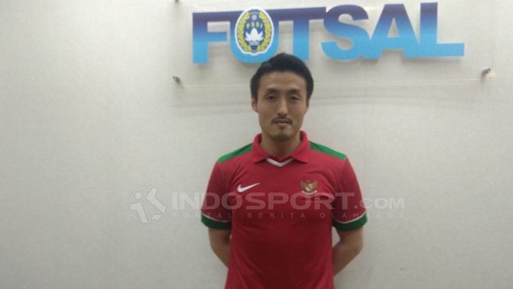 Kensuke Takahashi, pelatih Timnas Futsal Indonesia. Copyright: © Zainal Hasan/INDOSPORT