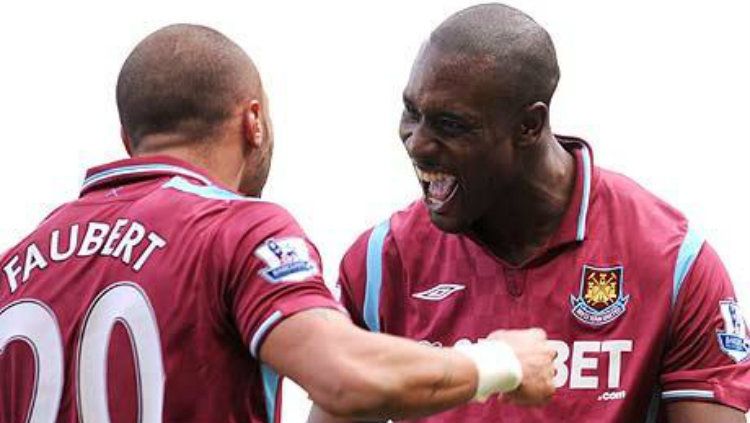 Julien Faubert (kiri) dan Carlton Cole (kanan) saat masih berseragam West Ham United. Copyright: © telegraph.co.uk