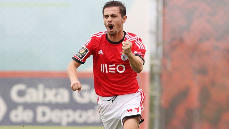 Bernardo Silva saat mengenakan jersey Benfica. Copyright: © Getty Images