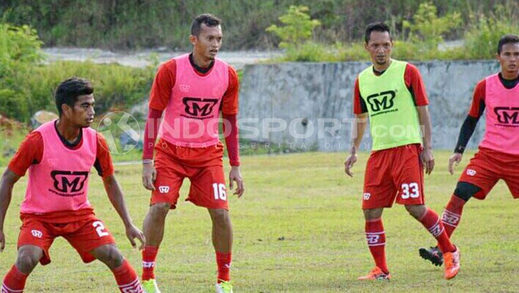 Ngurah Nanak saat berlatih bersama Semen Padang. Copyright: © INDOSPORT/Taufik Hidayat