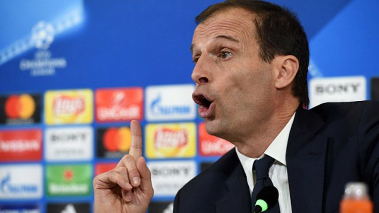 Pelatih Juventus, Massimiliano Allegri, saat sesi konferensi pers. Copyright: © Getty Images