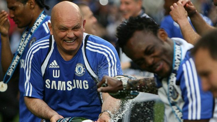 Ray Wilkins dan Michael Essien saat masih di Chelsea. Copyright: © graphic.com.gh