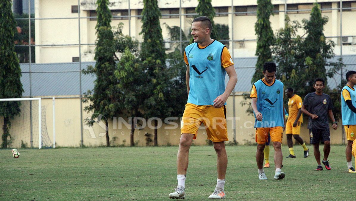 Nikola Komazec (Bhayangkara FC). Copyright: © Fitra Herdian/INDOSPORT.COM