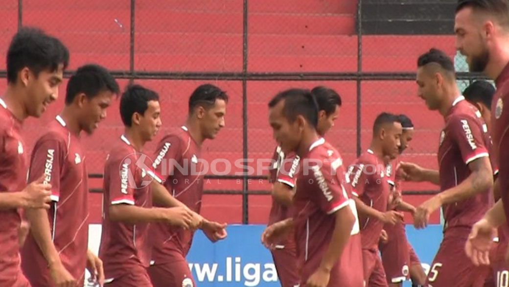 Persija Jakarta saat menjalani latihan. Copyright: © Kesuma Ramadhan/INDOSPORT.COM