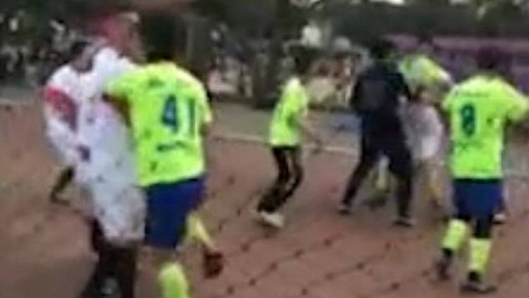 Foto Turnamen Amatir di China Copyright: &copy; Daily Mail