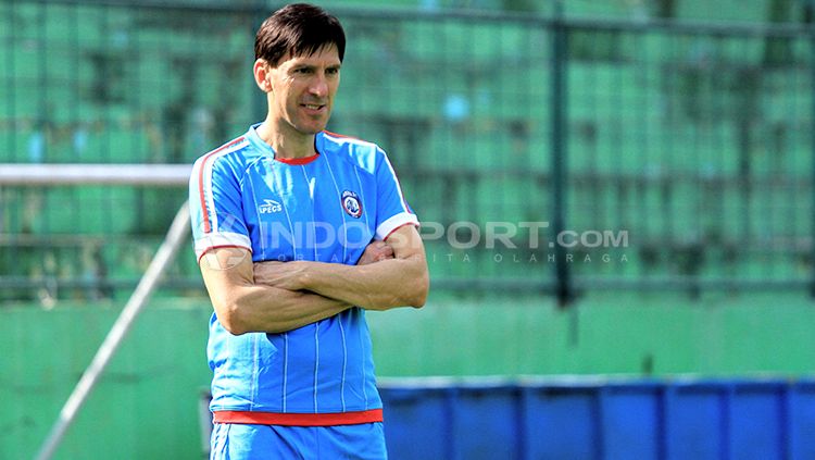 Pelatih Arema FC, Milan Petrovic. Copyright: © Iwan Setiawan/INDOSPORT