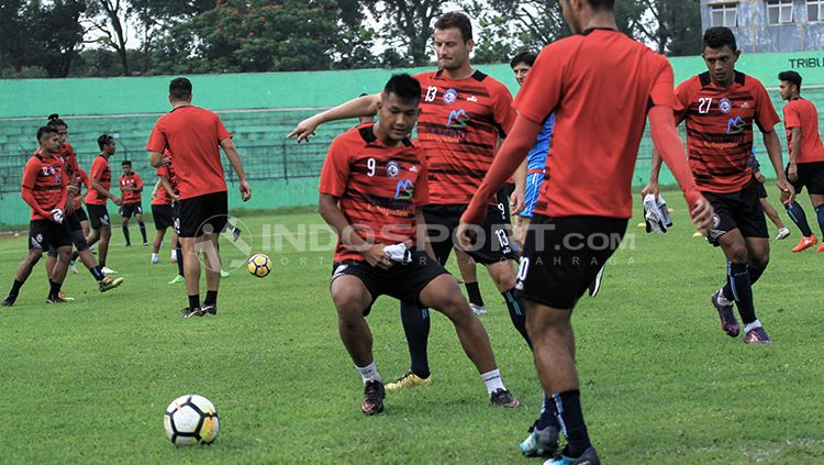 Skuat Arema FC menjalani latihan jelang pekan keenam Gojek Liga 1 2018. Copyright: © Iwan Setiawan/INDOSPORT