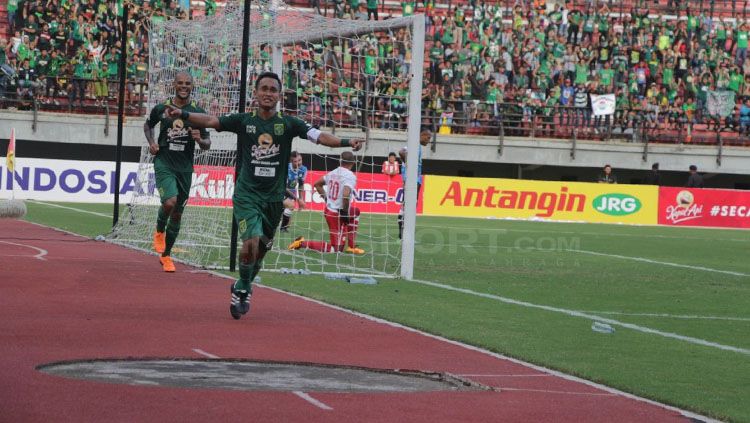 Abu Rizal akan melakukan selebrasi. Copyright: © Fitra Herdian/INDOSPORT