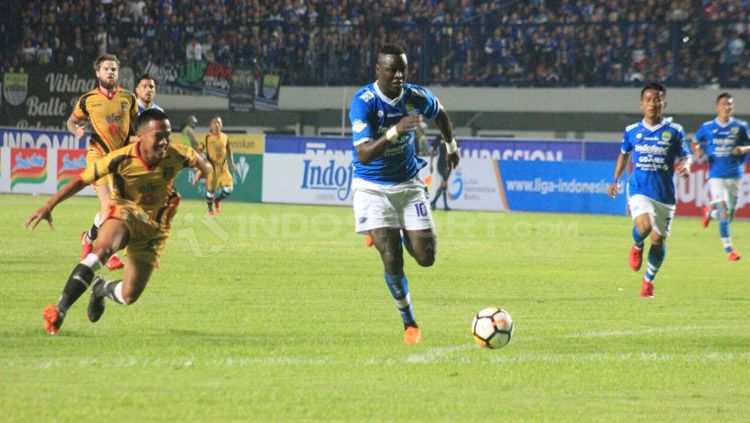 Penyerang andalan Persib Bandung, Ezechiel N’Douassel telah menunjukkan performa fantastisnya pada musim 2018 ini. Copyright: © Arif Rahman/INDOSPORT