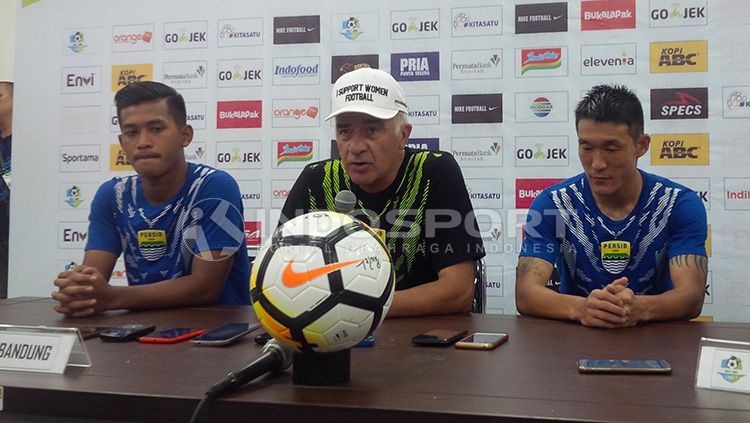 Pelatih Persib Bandung, Roberto Carlos Mario Gomez. Copyright: Â© Arif Rahman/INDOSPORT